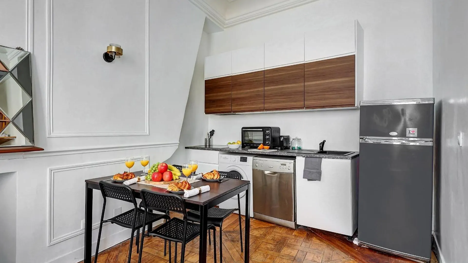 Apartment In Le Marais Centre Paris